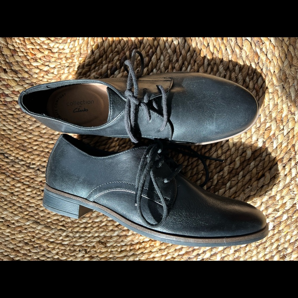 Clark’s women’s Oxford - man tailored - low heel black - 7m